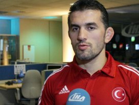 Milli güreşçi Selçuk Çebi elendi