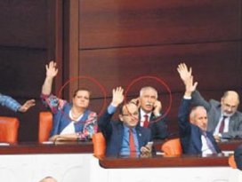 Mecliste geceye damga vuran görüntü