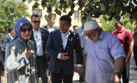 Davutoğlu: Terörün hedefi bütün milletimizdir