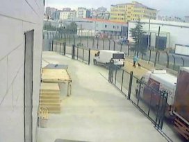 Yarım saatte 100 bin liralık et çaldılar