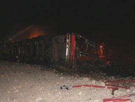 Mut’ta devrilen TIR alev alev yandı: 2 ölü