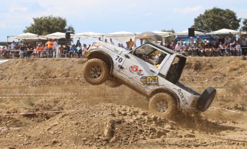 1. Off-Road Şenliği’nde yarışan arazi araçları nefesleri kesti