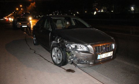 Otomobilin çarptığı kadın hayatını kaybetti
