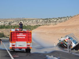 Tüp yüklü kamyonet kaza yaptı: 1 yaralı
