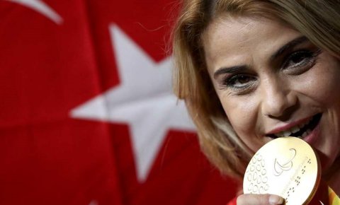 Meramlı Nazmiye tarih yazdı