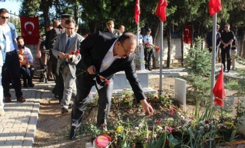 Konya protokolü şehitliği ziyaret etti