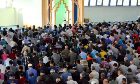 Yurtta bayram namazı coşkusu