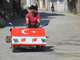 Köy çocukları için al bayraklı yerli otomobil yaptı