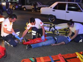 İstiklal Marşı çalınırken yol ortasında duran vatandaşa otomobil çarptı