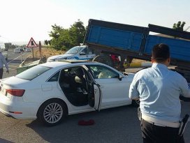 Otomobil ekim mibzerine çarptı: 4 yaralı