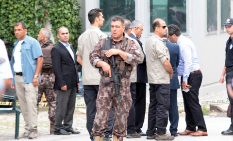İsrail Büyükelçiliği önünde hareketli dakikalar!
