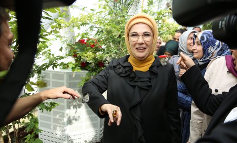 Emine Erdoğan, Selçuklu Tropikal Kelebek Bahçesini gezdi
