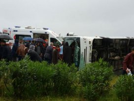 Rizede yolcu midibüsü devrildi: 27 yaralı