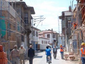 Konya’da tarihi bölgedeki sokaklar iyileştiriliyor