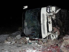 Feci kaza! Yolcu otobüsü devrildi: 31 yaralı