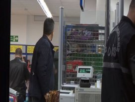 Pompalı tüfekli gaspçılar kasayı alıp götürdü