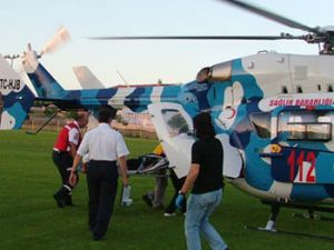 Komaya giren öğrenciyi helikopter ambulans taşıdı