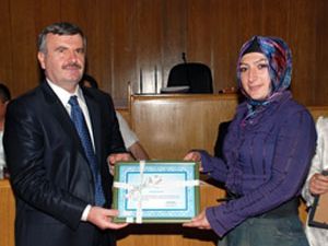 Komeke ödül yağmuru