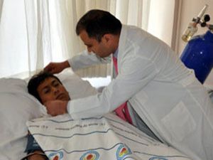 Üniversiteli genç hayata tutundu