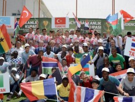 Konya’daki uluslararası futbol turnuvasında dostluk kazandı