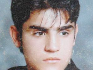 Genci öldürdü sonra duruşmada ağladı
