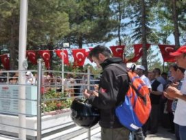 2 milyon kişi büyük kahramana koştu