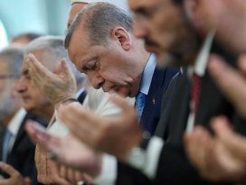 Erdoğan sabah namazını Millet Camisinde kıldı