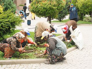 Kadınlar hayatı tırnaklarıyla kazıyarak kazanıyor