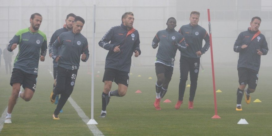 Atiker Konyaspor sis altında çalıştı