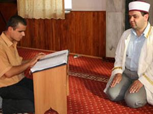 Konyada görme engelli müezzinin azmi