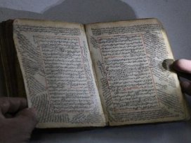 Eskiciden aldığı el yazması kitaba büyük ilgi