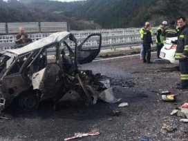 Bursa’da otomobiller çarpıştı, 2 kişi yanarak öldü