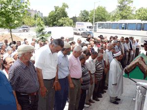 Abdullah Topçuoğlunun annesi toprağa verildi