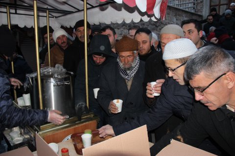 ak-parti-karatay-genclik-kollari-sabah-namazinda-bir-araya-geldi-(2).jpg
