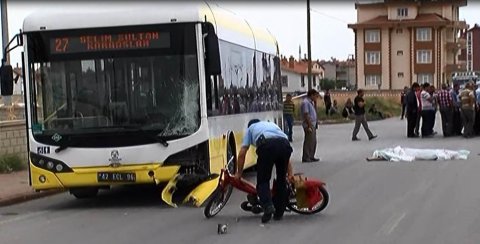 belediyesi-otobusu-motosiklete-carpti-0.jpg