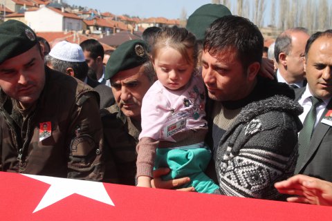 konyali-sehit-son-yolculuguna-ugurlandi-_-(7).jpg