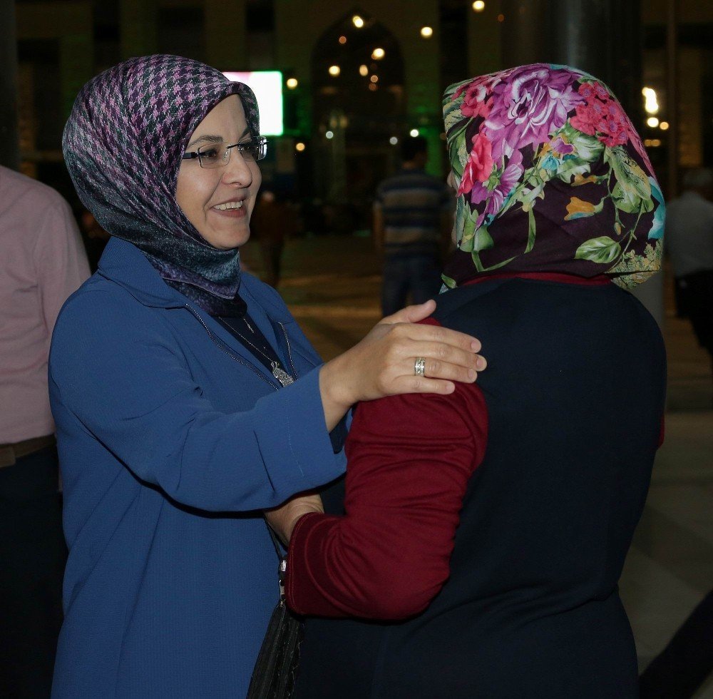 meram-belediyesi-tarafindan-sekine-hatun-caminde-duzenlenen-ve-aksam-001.jpg