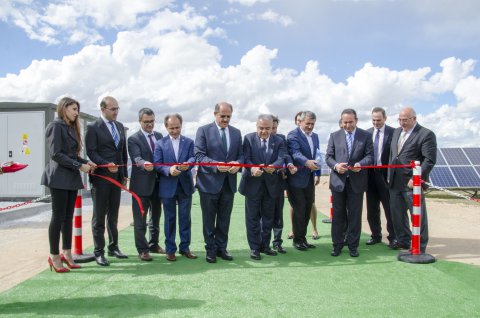turkiyenin-en-buyuk-gunes-santrali-acildi--(2)-001.jpg